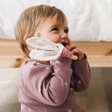 Mordedor Conejo Rosa de algodón orgánico