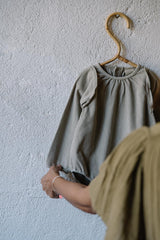 Barboteuse ML bébé pour idée cadeaux de naissance original - Studio Bohème - Barboteuse Esmée Corderoy Taupe en coton bio - Photo 5