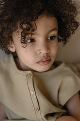 Blouse bébé pour idée cadeaux de naissance original - Studio Bohème - Blouse Roman Vert Bronze en coton bio - Photo 3