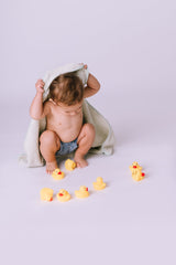 Cape de Bain bébé pour idée cadeaux de naissance original - Micu Micu - Cape de Bain Bébé en Coton bio Vert Pâle en coton bio - Photo 5