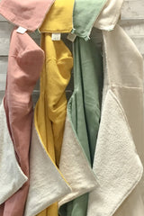 Cape de Bain bébé pour idée cadeaux de naissance original - Pitigaïa - Cape de Bain Terracotta Rose en coton bio - Photo 3