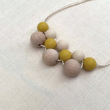 Collier d'allaitement Bébé en Coton Bio - Pitigaïa - Collier de Portage Moutarde Jaune - Photo 2