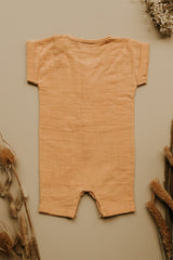 Combinaison bébé pour idée cadeaux de naissance original - Paulin - Combinaison Short Alix Ocre en coton bio - Photo 3