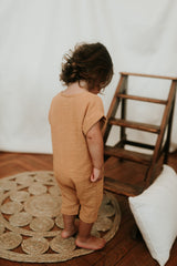 Combinaison bébé pour idée cadeaux de naissance original - Paulin - Combinaison Short Alix Ocre en coton bio - Photo 5