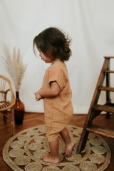 Combinaison bébé pour idée cadeaux de naissance original - Paulin - Combinaison Short Alix Ocre en coton bio - Photo 7