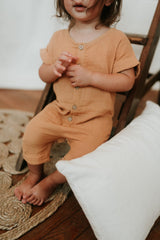 Combinaison bébé pour idée cadeaux de naissance original - Paulin - Combinaison Short Alix Ocre en coton bio - Photo 6