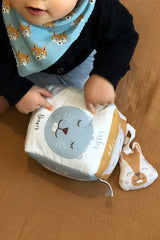 Jeu d'éveil bébé pour idée cadeaux de naissance original - Carotte et Cie - Cube d'éveil Animaux de la Forêt en coton bio - Photo 3