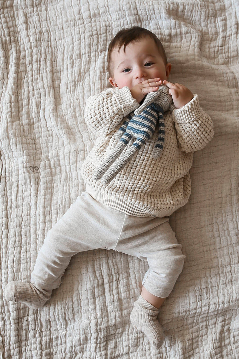 Doudou bébé pour idée cadeaux de naissance original - Patti Oslo - Doudou en Crochet Ellie Eléphant Bleu en coton bio - Photo 4