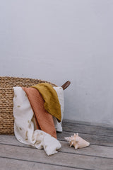 Lange bébé pour idée cadeaux de naissance original - Studio Bohème - Lange Doudou Le Grand Imprimé Bananes Ecru en coton bio - Photo 2