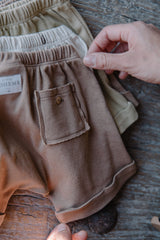 Short bébé pour idée cadeaux de naissance original - Studio Bohème - Short Simon Café en coton bio - Photo 4