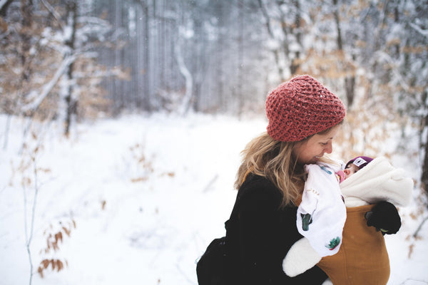 Emmener bébé au ski : les indispensables à glisser dans la valise pour un séjour en famille à la montagne !