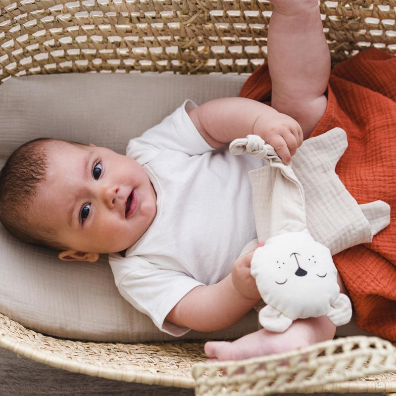 Doudou bébé pour idée cadeaux de naissance original - aPunt Barcelona - Doudou en Coton Bio Ours Blanc en coton bio - Photo 4