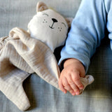 Doudou bébé pour idée cadeaux de naissance original - aPunt Barcelona - Doudou en Coton Bio Ours Blanc en coton bio - Photo 3