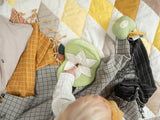 Jeu d'éveil bébé pour idée cadeaux de naissance original - Fabelab - Jouet à Suspendre en Coton Bio Pomme Verte en coton bio - Photo 3