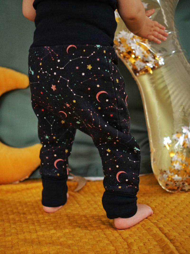 Pantalon bébé pour idée cadeaux de naissance original - Petites Menottes - Pantalon Evolutif Cosmos en coton bio - Photo 6