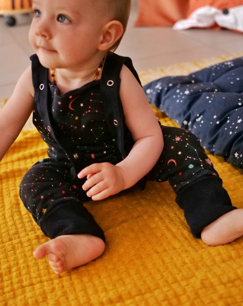Salopette bébé pour idée cadeaux de naissance original - Petites Menottes - Salopette Evolutive Cosmos en coton bio - Photo 5