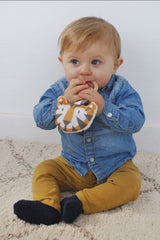 Anneau de dentition bébé pour idée cadeaux de naissance original - Carotte & Cie - Anneau de Dentition Tigre en coton bio - Photo 2