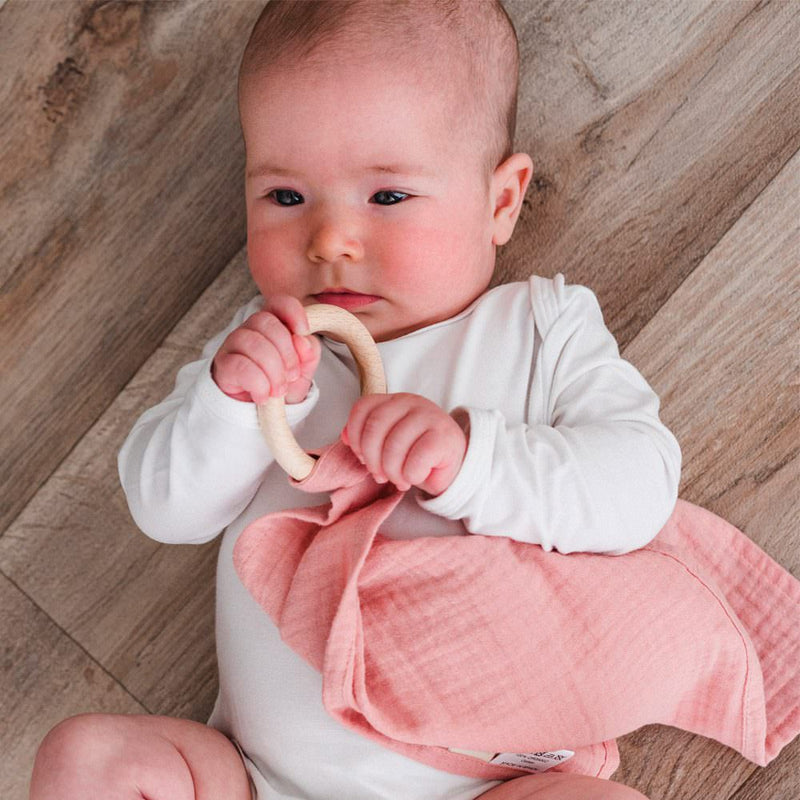 Anneau de Dentition bébé pour idée cadeaux de naissance original - aPunt Barcelona - Anneau de Dentition en Coton Bio Rose en coton bio - Photo 2