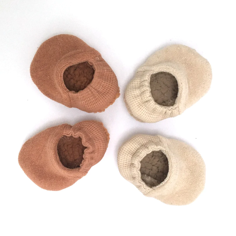 Chaussons bébé pour idée cadeaux de naissance original - Petit Pote - Chaussons d'Hiver pour Bébé Marrons en coton bio - Photo 3