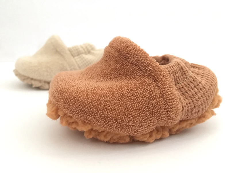 Chaussons bébé pour idée cadeaux de naissance original - Petit Pote - Chaussons d'Hiver pour Bébé Marrons en coton bio - Photo 4