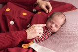 Couverture bébé pour idée cadeaux de naissance original - Micu Micu - Couverture Bébé en Coton Bio Tissé à Pois Bordeaux en coton bio - Photo 5