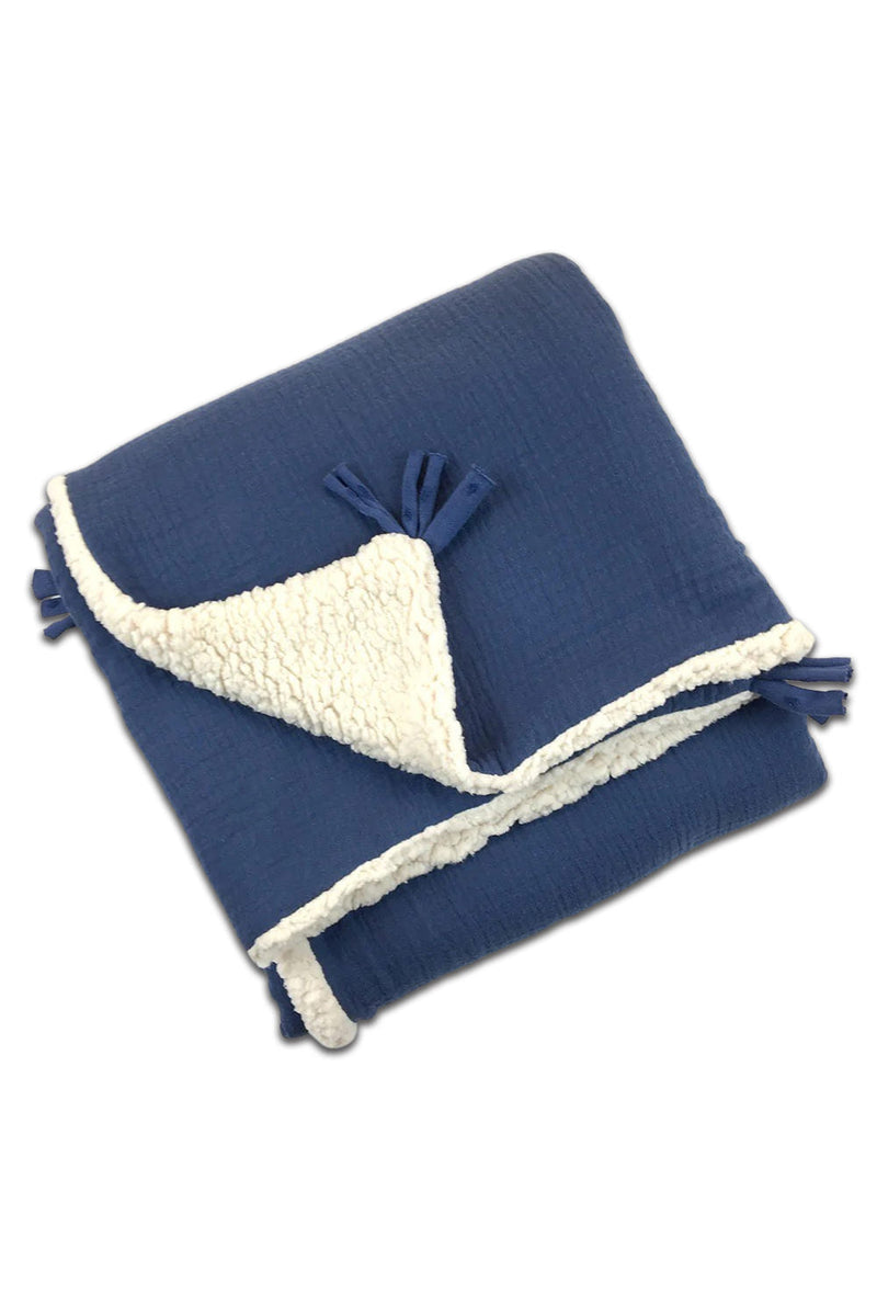Couverture bébé pour cadeau de naissance original - Petit Pote - Couverture Bébé Sherpa Bleu Indigo en coton bio - Photo 1