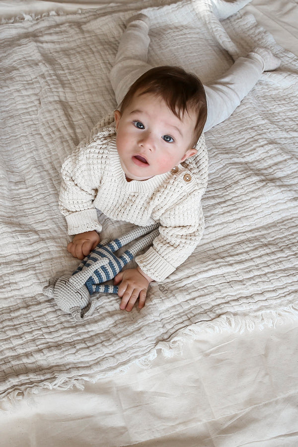 Doudou bébé pour idée cadeaux de naissance original - Patti Oslo - Doudou en Crochet Ellie Eléphant Bleu en coton bio - Photo 2
