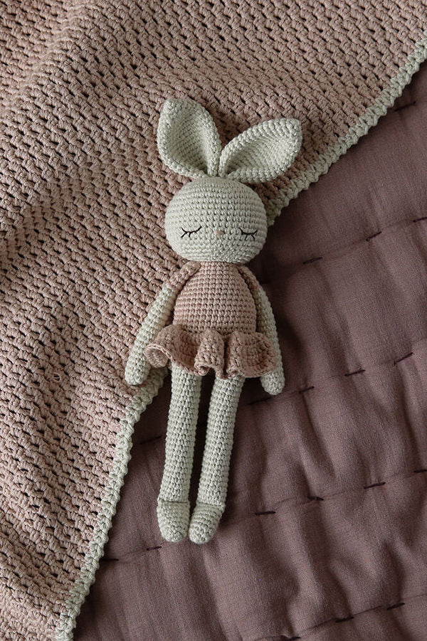 Doudou bébé pour idée cadeaux de naissance original - Patti Oslo - Doudou en Crochet Lapin Ballerine en coton bio - Photo 2