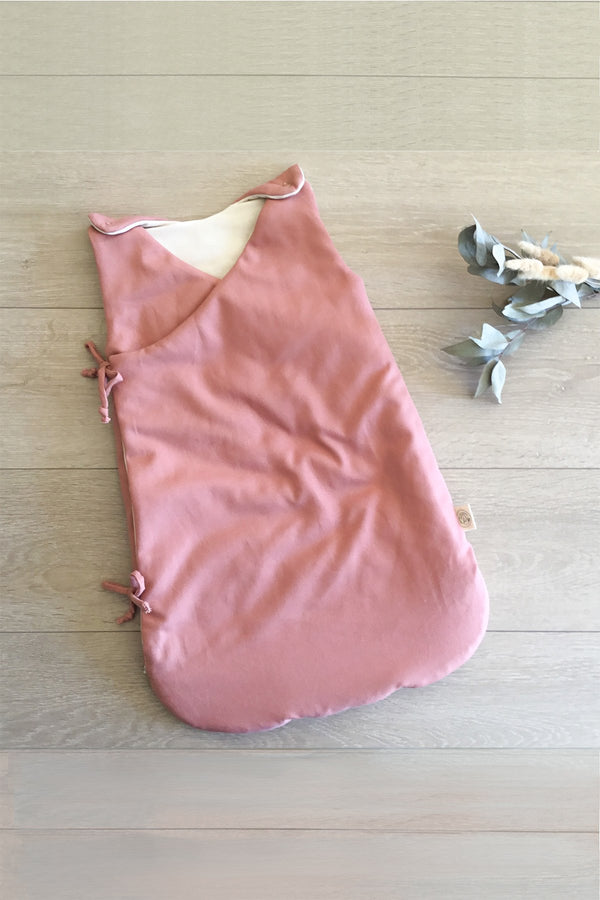 Gigoteuse bébé pour idée cadeaux de naissance original - Pitigaïa - Gigoteuse Cœur Croisé Rose en coton bio - Photo 2