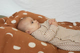 Gigoteuse bébé pour idée cadeaux de naissance original - Minabulle - Gigoteuse Nouée Thais Rayures Cannelle en coton bio - Photo 4