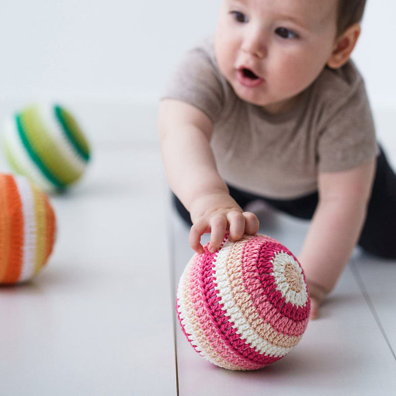 Hochet Balle en Crochet Rose