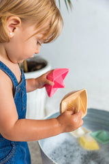 Jouet de Bain bébé pour idée cadeaux de naissance original - Oli & Carol - Jouet de Bain Bâteau Origami Beige en coton bio - Photo 8