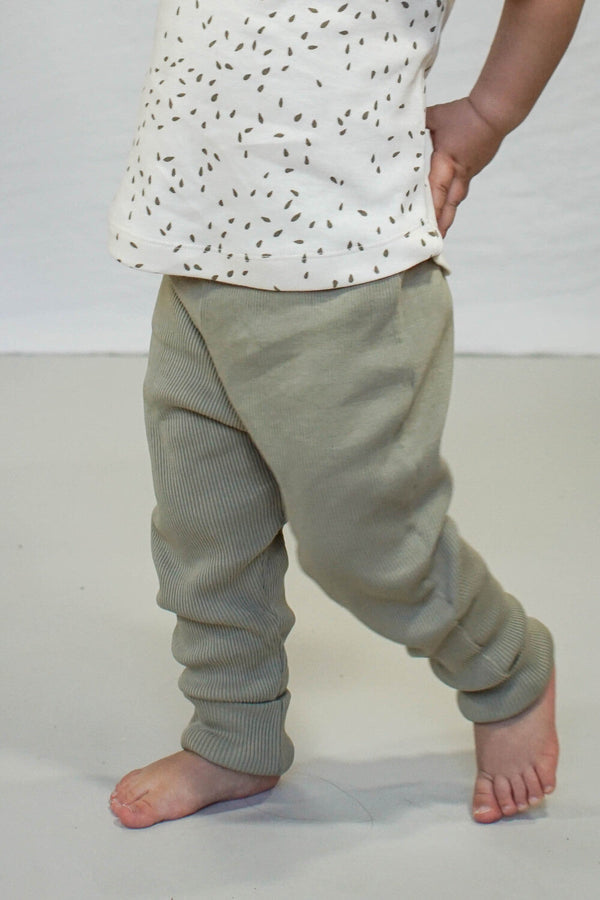 Legging bébé pour idée cadeaux de naissance original - Minabulle - Legging Alba Kaki en coton bio - Photo 2