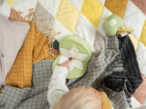 Jeu d'éveil bébé pour idée cadeaux de naissance original - Fabelab - Livre d'éveil en Tissu Bio Pomme Verte en coton bio - Photo 7