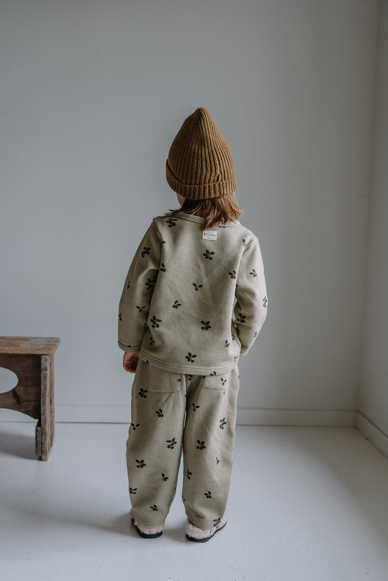 Pantalon bébé pour idée cadeaux de naissance original - Studio Bohème - Pantalon Carrot Prunes Kaki en coton bio - Photo 4