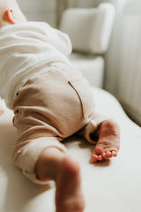 Pantalon bébé pour idée cadeaux de naissance original - Paulin - Pantalon Gabin Noisette en coton bio - Photo 4