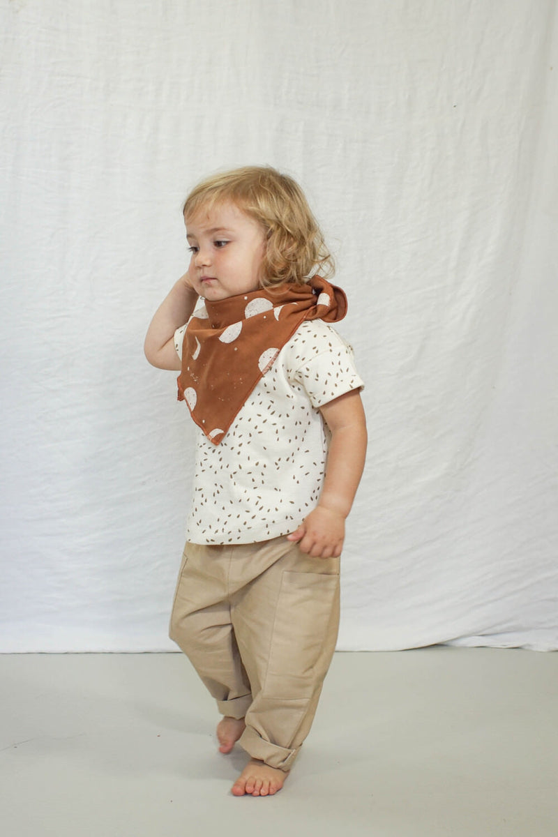 Pantalon bébé pour idée cadeaux de naissance original - Minabulle - Pantalon Anatole Latte en coton bio - Photo 2