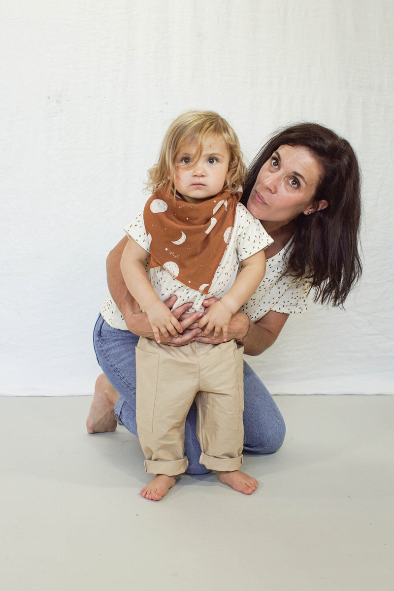 Pantalon bébé pour idée cadeaux de naissance original - Minabulle - Pantalon Anatole Latte en coton bio - Photo 3