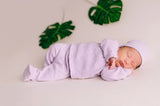 Lila bedruckter Geburtsbeutel (Pullover, Leggings und Mütze) Violett