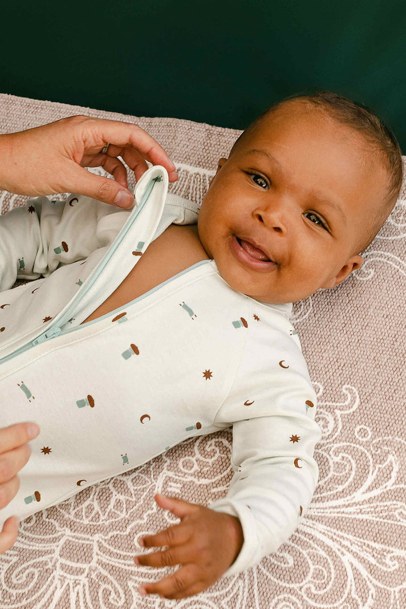 Pyjama bébé pour cadeau de naissance original - Comète Paris - Pyjama Ali Blanc Bleuté en coton bio - Photo 1