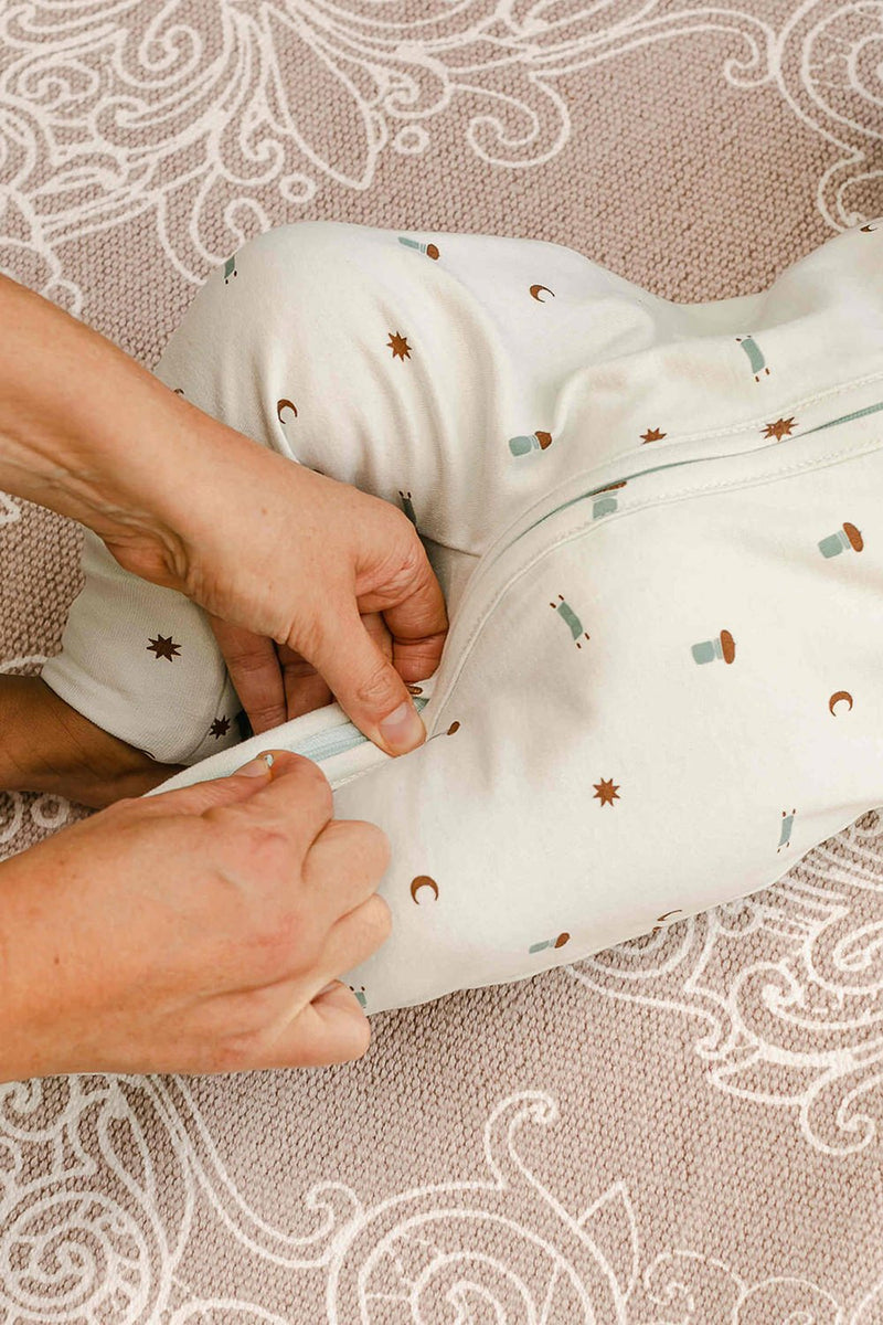 Pyjama bébé pour idée cadeaux de naissance original - Comète Paris - Pyjama Ali Blanc Bleuté en coton bio - Photo 2