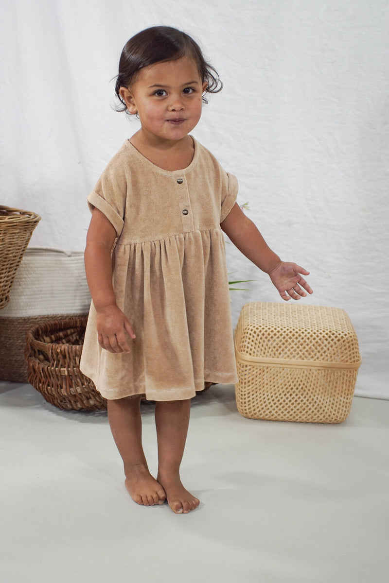 Robe bébé pour idée cadeaux de naissance original - Minabulle - Robe Nora en Eponge Latte en coton bio - Photo 4