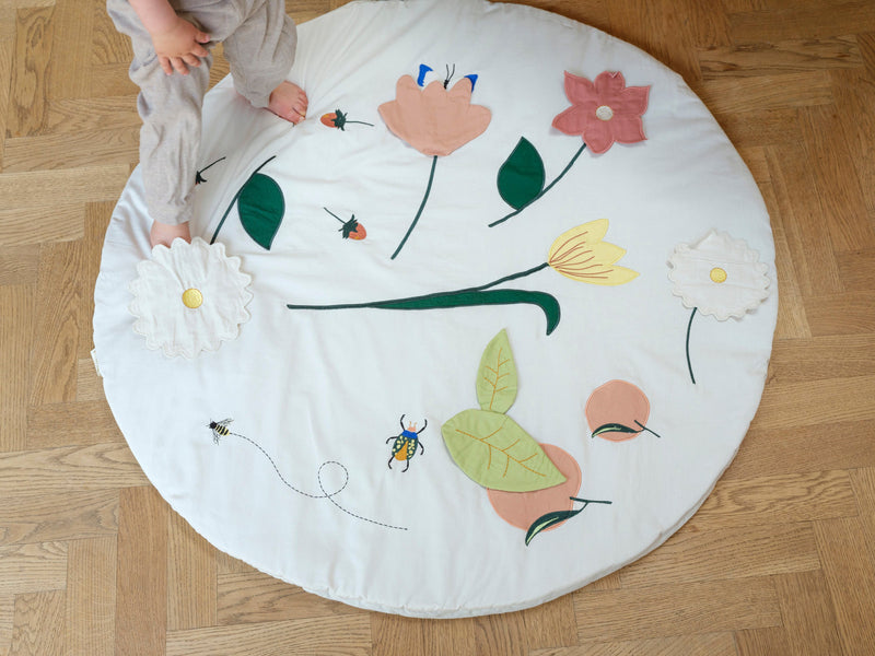 Tapis d'éveil bébé pour idée cadeaux de naissance original - Fabelab - Tapis d'Activités en Coton Bio avec Fleurs en coton bio - Photo 3