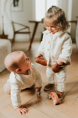 Veste bébé pour idée cadeaux de naissance original - Paulin - Veste Luison Crème en coton bio - Photo 3